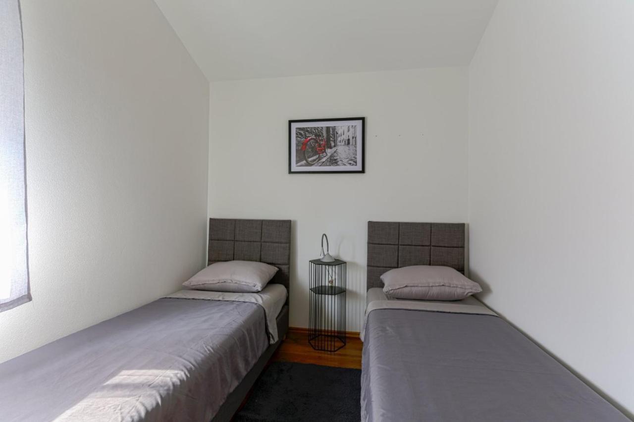 Apartman M&A Apartment Pula Bagian luar foto